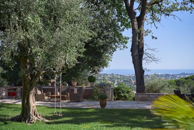 Prestige villa for sale in Mougins, estate with pool, tennis court and outbuild…