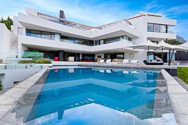 Magnificent mountainside location