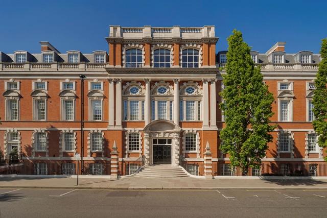 A Chelsea Penthouse with a Roof Terrace and Two Studio Apartments
