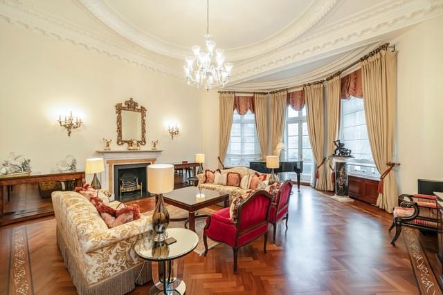 Beautiful mansion overlooking Hyde Park