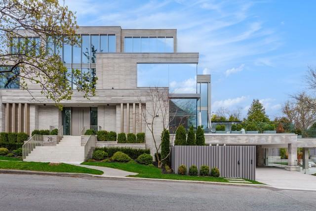 211 Dunvegan Rd