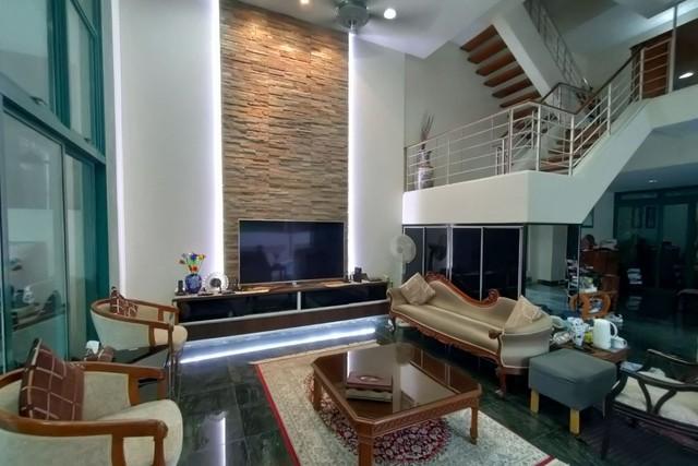 Exquisite 3.5 Storey Upp East Coast Corner Terrace with Pool & Lift
