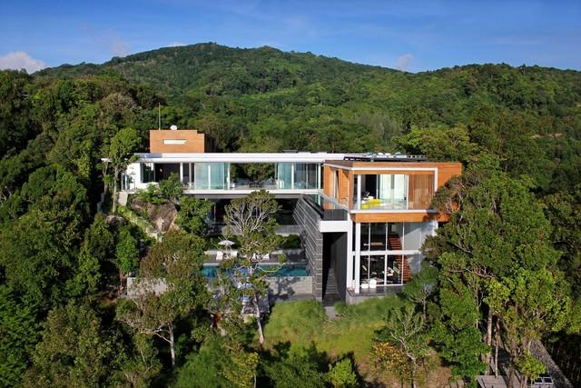 Villa Mayavee, Contemporary Oceanfront Estate in Prestigious Kamala Headland